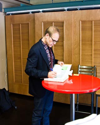 Alton Brown signing books