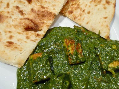 saag paneer and naan