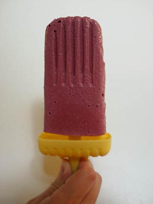 blackberries and cream ice pop